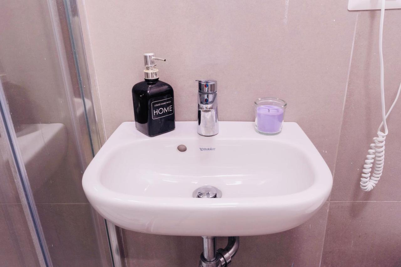 Daniel'S Apartment บารี ภายนอก รูปภาพ
